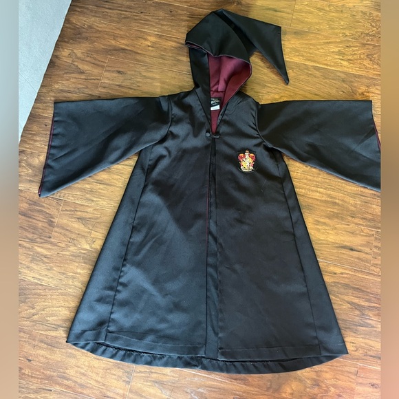 Universal Studios Authentic Wizarding World Of Harry Potter Gryffindor Cloak - Picture 6 of 8